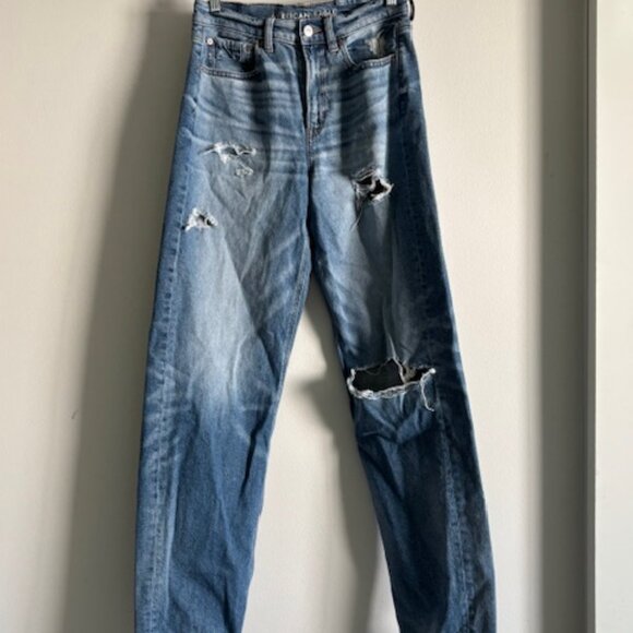 American Eagle Stigid Distressed Mom Jeans - size 2 - Picture 1 of 6